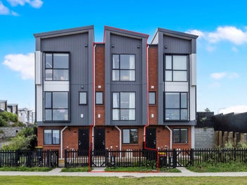 Freehold Terrace Home in Prime Location