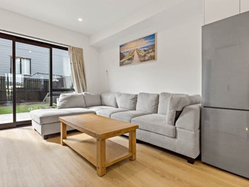 Freehold Terrace Home in Prime Location