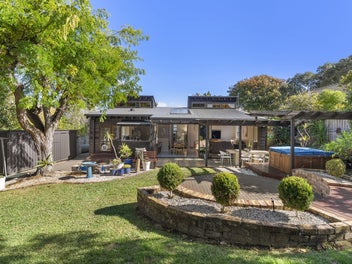 Mid-Century Charm Meets Garden Bliss