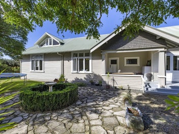 1920s charm, established and private