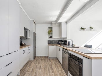 Modern Family Home in a friendly cul de sac