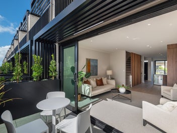 Spacious, Sun-filled and Designer Finish