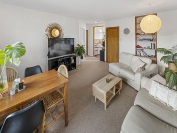 Stylishly Renovated in Prime Holiday Location!