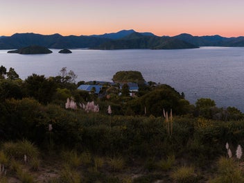 Book Your Panoramic Viewpoint On Karaka Point