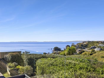 Elevated Living: A Kaiteriteri Haven
