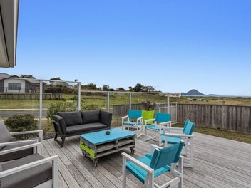 Coastal single level with beach access