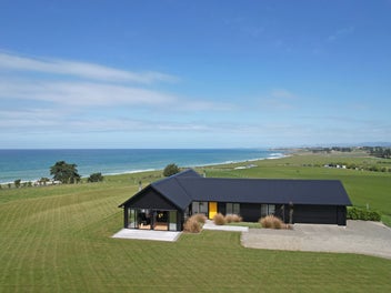 YOUR COASTAL DREAM HOME AWAITS