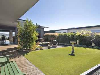 Executive lakeside living - Rainbow Point, Taupo