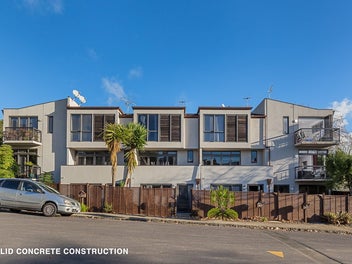 Unbeatable Location - Walk to Everything!
