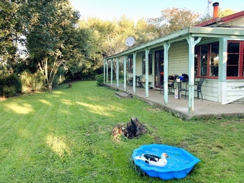 RUSTIC GOLDEN BAY