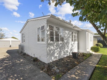 1930's Classic with Modern Comforts