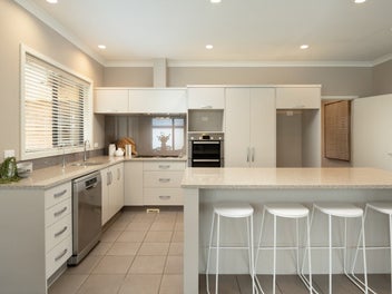 Be quick, fabulous Witherlea family location