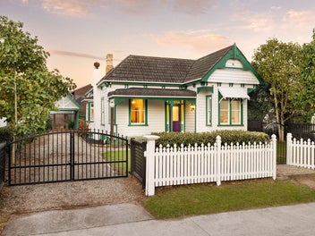 Timeless Charm on Victoria
