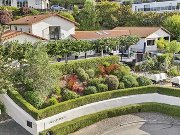 Elegant Lifestyle Opportunity & Apartment Income
