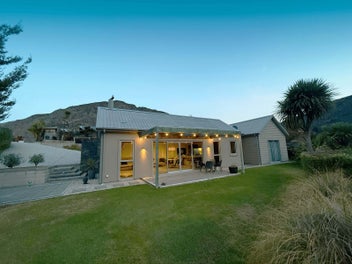 Arthurs Point Ridgeline lifestyle retreat.