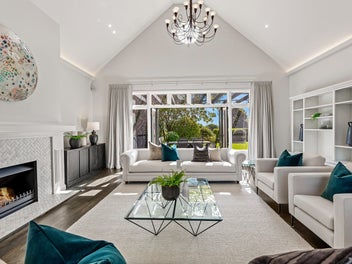 Luxury - Located 10 minutes to Kristin - Look now!
