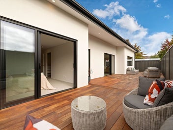 Modern, Sunny & Seriously for Sale