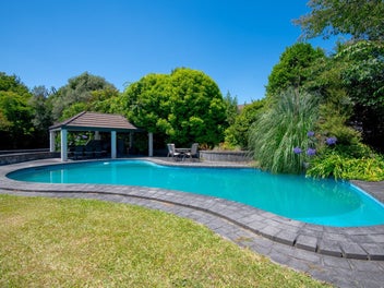 Lifestyle Property with Equestrian Facilities