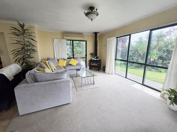 ESCAPE TO THE COUNTRY - Home & Business Potential