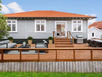 Land in Style