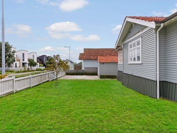 Price On Point - Land In Style