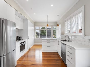 Price On Point - Land In Style