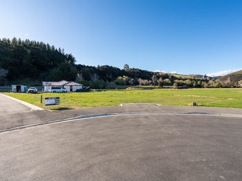 Image 1 of 7