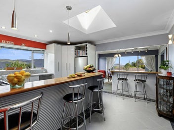 Spacious Family Living with Harbour Views