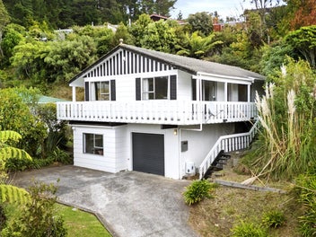 A 4 Bed 2 Bath in Silverstream !