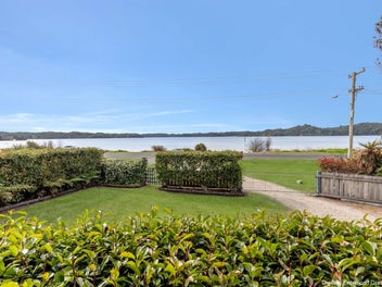 Charming Lake House and Fabulous Guest Cottage!