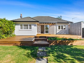 Stunning home in TOP LOCATION!
