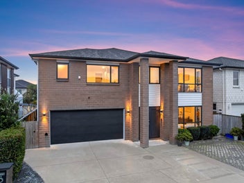 A grandly designed, luxury Living