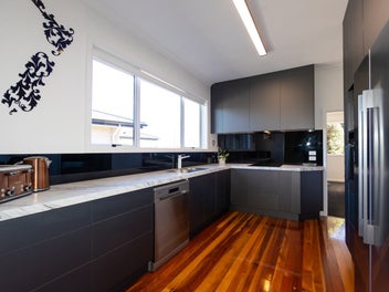 Stylish family home with modern features!