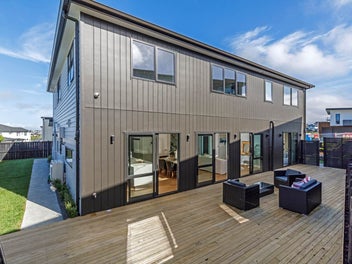 Brand New & Three Master En-suites