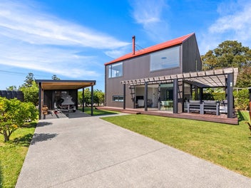 A Modern Design Meets The Coastline