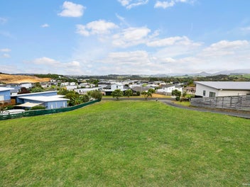 Unobstructed Brynderwyn Views
