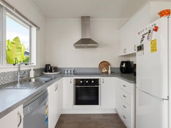 Renovated, Sunny and Warm!!!