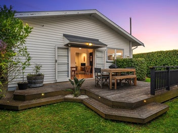 Auction Alert! Charming 1930s Bungalow in The Wood