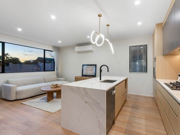 Stunning Family Home in Prestigious Old Torbay
