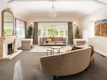 BEAUTIFULLY RENOVATED CHARACTER IN CITY END KARORI