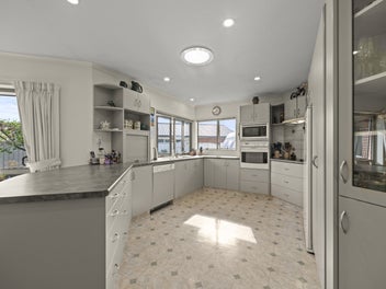 Cul-de-sac - easy low maintenance living