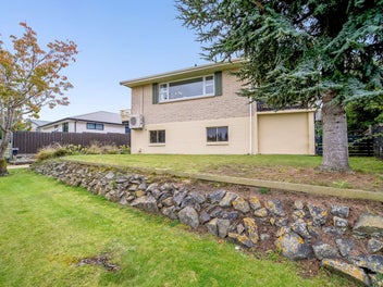 Room for the Whole Family on Parklane Place!