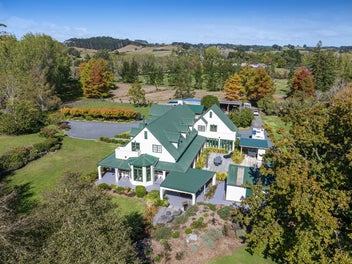 Country Manor - A Legacy of Timeless Elegance