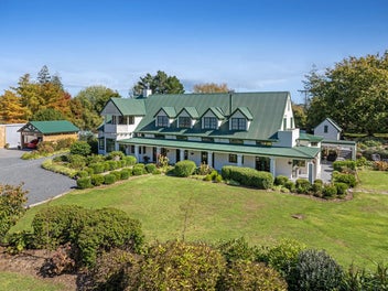 Country Manor - A Legacy of Timeless Elegance