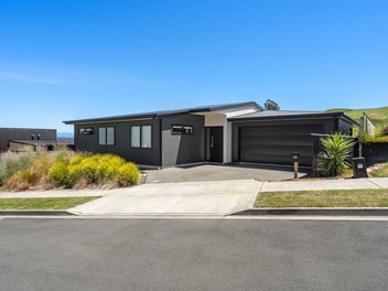 Stunning Sea & Rural Views with Large...