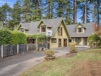 Close to Kerikeri CBD - Two Dwellings with Pool