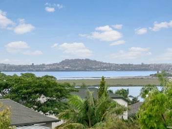 MULTI UNIT HOME-638m2 LAND-SEA VIEWS