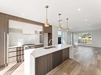 Reserve facing, sunlight tracing – move-in...