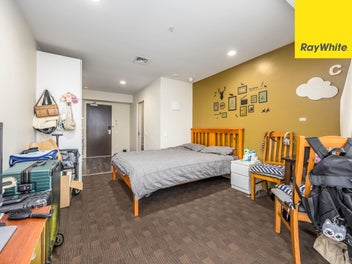 Modern Freehold Studio in The Quadrant