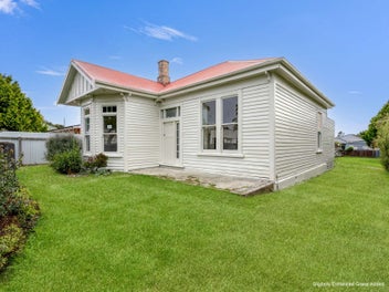 Charming Four bedroom home with large section!